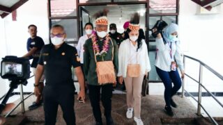 Kunjungi RSUD Serui, Yan Mandenas Akan Sharing Ke Pemerintah Pusat Untuk Gedung dan Alkes