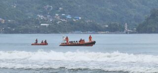 Beberapa Instansi Dikerahkan Melakukan Pencarian Orang Tenggelam di Pantai Holtekamp
