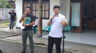 1.050 Peserta Ramaikan Lomba Memungut Sampah Yang Digelar Kelurahan Serui Kota