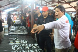 Kendalikan Inflasi, Pj. Bupati Kembali Turun Ke Pasar Cek Harga Barang