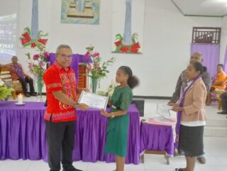 Tutup Pelatihan Komputer di Jemaat Diaspora Yapan Pj Berpesan Peserta Terus Mengasah Diri