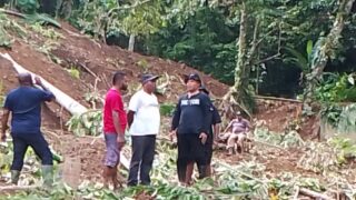 Tinjau Lokasi Bencana, Pj Bupati Yapen Cyfrianus Mambay Beri Perhatian Maksimal