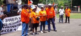 Peringati May Day Ratusan Buruh di Yapen Gelar Aksi Damai