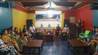 Jumat Curhat Kapolres Kepulauan Yapen Sambangi Pramusaji Berikan Pesan Kamtibmas