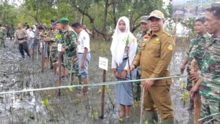 PJ Bupati Cyfrianus Mambay, Ikut Program Panglima TNI Tanam Pohon Mangrove Bersama Kodim 1709 Yawa