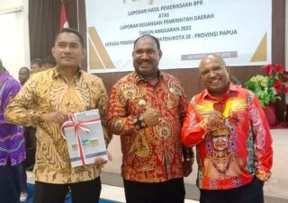 Akhir Masa Jabatan Willem Wandik, Pemda Puncak Kembali Raih Opini WTP Ke-4