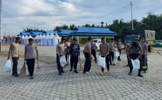 Dukung dan Sukseskan FDS XIII, Polres Jayapura Kerahkan Personilnya Bersih-bersih Khalkote