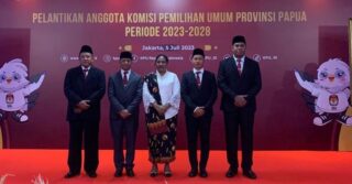 Lantik 5 Komisioner, Steve Dumbon Terpilih Sebagai Ketua KPU Provinsi Papua periode 2023-2028