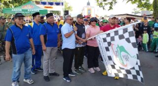 Peringati Hari Raya Islam, Umat Muslim di Yapen Padati Alun-Alun Serui, Jalan Santai Dilepas Pj Bupati