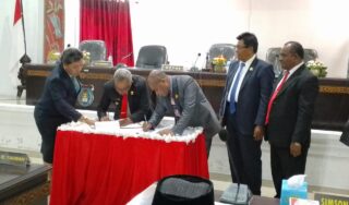 Pj Bupati Mambay Berikan Tanggapan Kepada Fraksi,  LPKD 2022 Resmi Ditetapkan