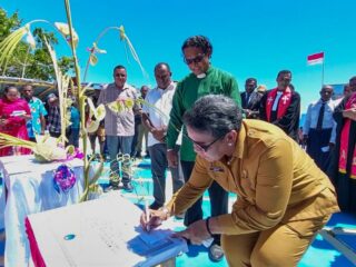 90 Tahun Injil Masuk di Madumi Dorei, Diperingati Ibadah Bersama dan Peresmian Tugu