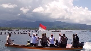 Lomba Dayung Cegeh Suku Ampari Ramaikan Suasana Menyambut HUT RI Ke-78