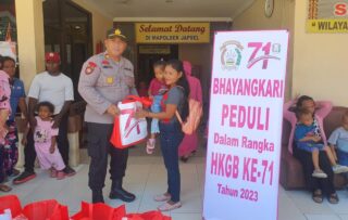 Dukung Program Pemerintah, Polsek Japsel Bersama Ranting Bhayangkari Bantu 18 Warga Terdampak Stunting