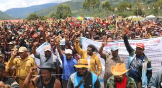Dinilai Berhasil Pimpin Tolikara, Ribuan Masyarakat Aksi Damai Minta Mendagri Perpanjang Kepemimpinan Penjabat Bupati Marthen Kogoya