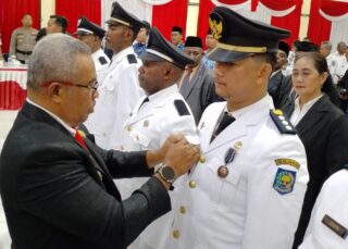 PJ Bupati Yapen, Cyfrianus Mambay Lantik 68 Pejabat Administrasi, Pengawas dan Kepala Puskesmas