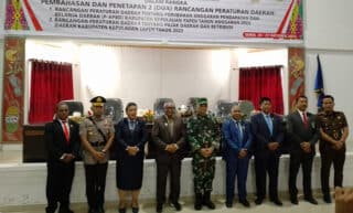 PJ Bupati Welliam Manderi Sampaikan Nota Pengantar RAPBDP 2023 Pada Paripurna V DPRD Yapen