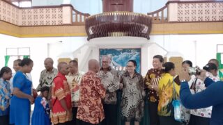 Ibadah Minggu di GKI Simon Petrus Menawi, PJ Bupati Yapen Ajak Jemaat Siapkan Diri dan Taat Menyembah Tuhan