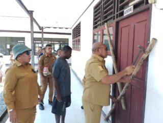PJ Bupati Welliam Manderi Turun Tangan, Palang  SD YPK Betlehem Aromarea Akhirnya Dibuka