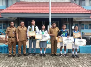 DP2AD Provinsi Papua Berikan Hadiah Kepada 4 Pelajar Peraih Juara O2SN dan Duta SMA Tingkat Nasional