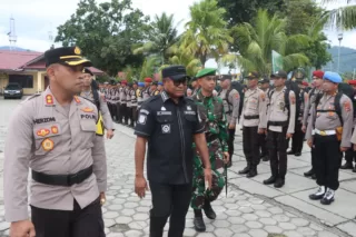 Jelang Pemungutan Suara Pemilu 2024 Polres Kepulauan Yapen Gelar PasukanPengecekan Dan Perlengkapan Personil Pam TPS