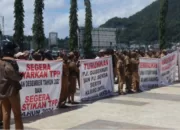 Disebut Lakukan Praktik Dinasti Birokrasi, Ratusan ASN Demo Tuntut Presiden Copot Pj Gubernur Papua dan Pj Sekda