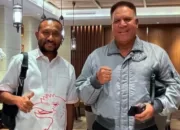 Soal Gubernur Papua, Yan Mandenas Menilai Sosok Paulus Waterpauw Figur Tepat
