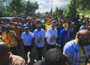 Ratusan Masyarakat Antar Jan Jap Ormuserai dan Asrin Rantetasak ke KPU 