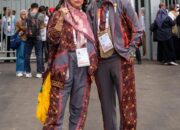 Pakai Aksesoris Adat Papua Pegunungan, Velix Wanggai Bersama Istri Tampil Elegan di Pembukaan PON XXI