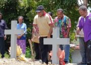 Wujudkan Niatnya Matius Fakhiri Ziarah ke Makam Ondofolo dan Penginjil di Kampung Ifar Besar Sentani