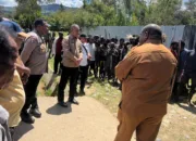 Ciptakan Suasana Damai, Gubernur Velix Mediasi Konflik 2 Suku di Wamena