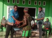 Paslon DIYO Serahkan 32 SK Tim Pemenangan Distrik Jelang Pilkada Nduga