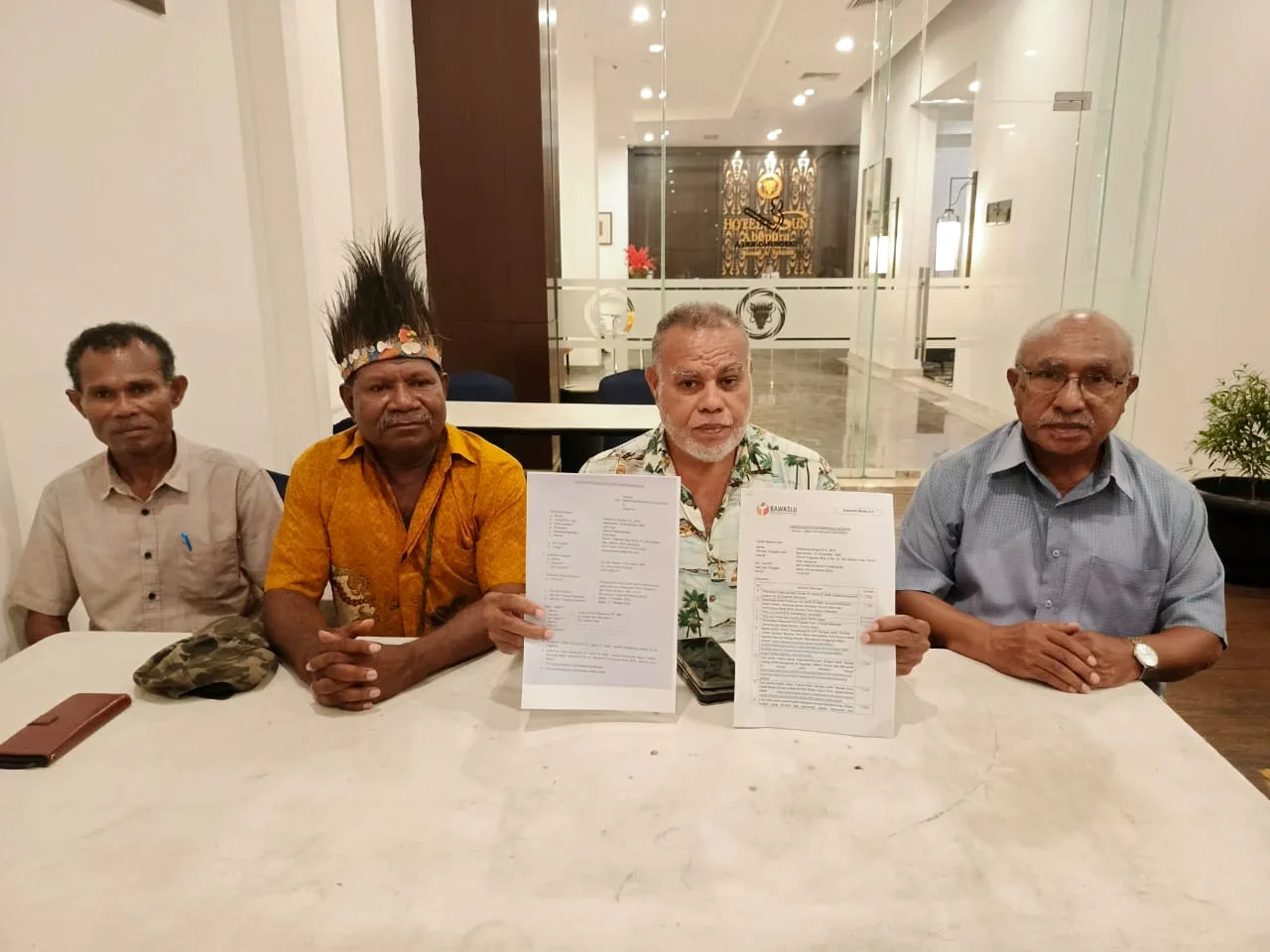 Merasa Difitnah, Willem Sroyer Laporkan Cagub BTM ke Bawaslu dan Polda Papua