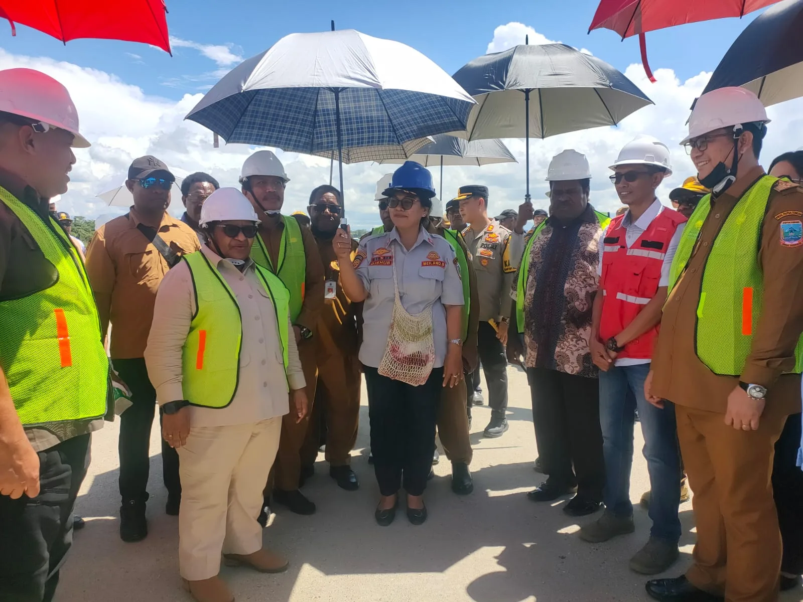 Wamendagri Ribka Haluk Tinjau Percepatan Pembangunan Bandara Nabire