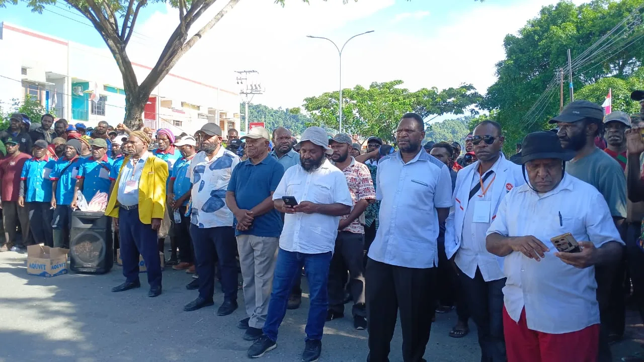 4 Pasangan Calon Bupati Paniai Bantah Tuduhan Intervensi Polisi dalam Pilkada