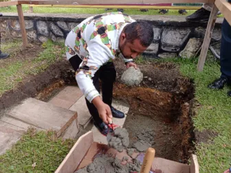 Ketua DPRP Meletakan Batu Pertama Gedung GKI Pengharapan Jayapura di Momentum 170 Tahun Injil di Papua
