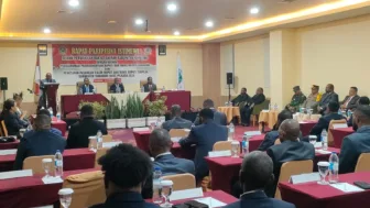 Didimus Yahuli – Esau Mirin Resmi Ditetapkan Sebagai Bupati dan Wakil Bupati Yahukimo Dalam Rapat Paripurna Istimewa