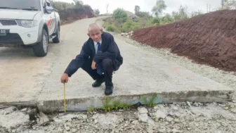 Anggota DPR Papua Tinjau Pembangunan Jalan Pasir II – Ormu, Pertanyakan Manfaat Jalan Bagi Masyarakat