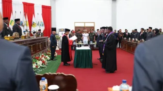 Gubernur Papua Tengah Ingatkan Sinergitas dalam Orientasi Pembangunan di Pelantikan DPR Provinsi Papua Tengah
