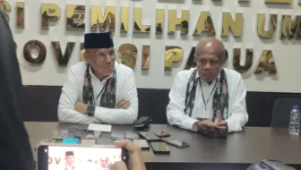 Benhur Tomi Mano Resmi Gandeng Constan Karma Daftar ke KPU Papua