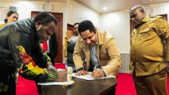 Gubernur Papua Tengah Pertemukan Paslon Bupati Puncak Jaya, Sepakat Hentikan Konflik