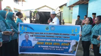 Pesantren Al-Falah Nabire Terima Bantuan Kurban dari PKK Papua Tengah