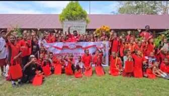 Bekal Untuk Masa Depan, BMP Serahkan Bantuan Pendidikan ke Pelajar