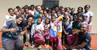 Pj Gubernur Papua Kunjungi Anak Panti Pembawa Terang: Jangan Sedih, Tetap Kejar Cita-Cita