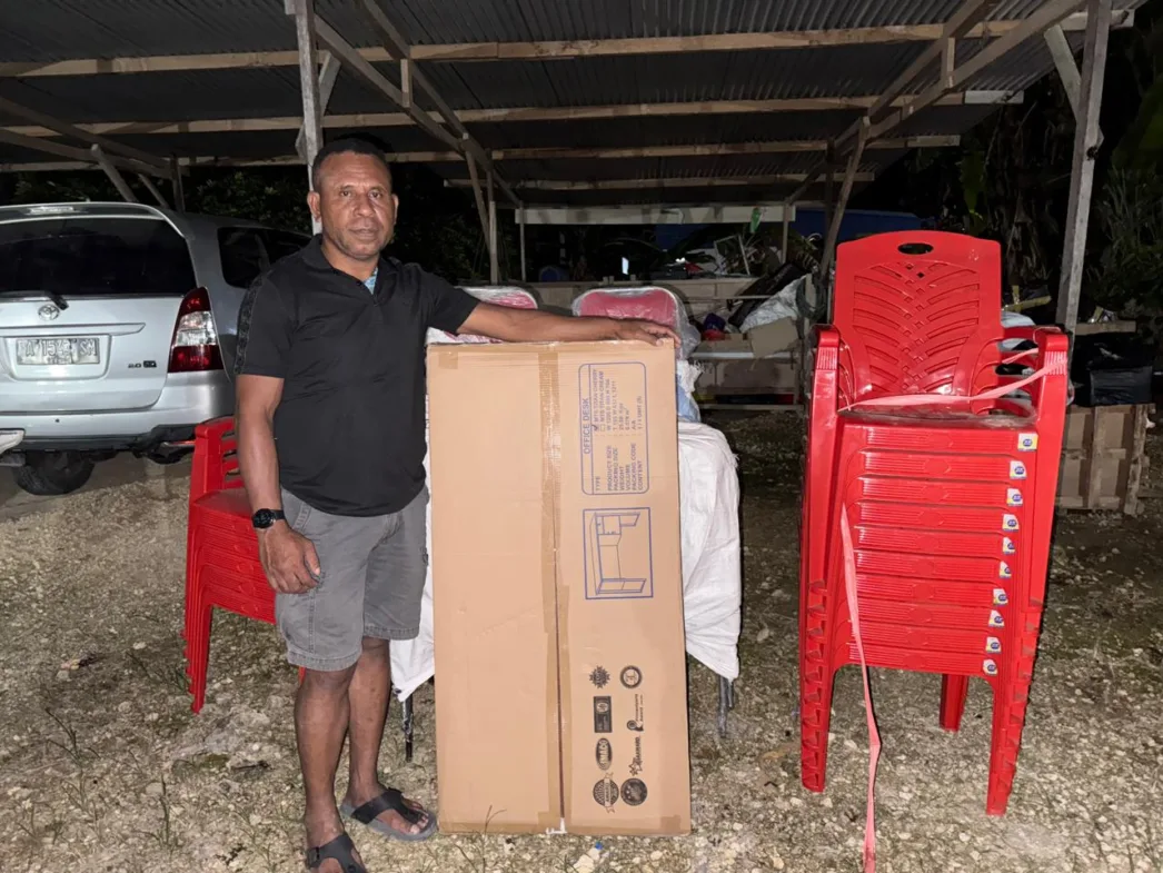 Balai Kampung Keder di Sarmi Dapat Bantuan Perlengkapan Baru Dari Presiden Prabowo