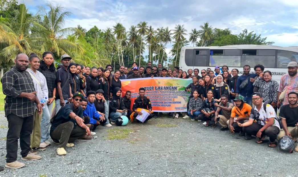 Puluhan Mahasiswa Fisip Uncen Angkatan 2023 Lakukan Studi Lapangan di Kampung Ifar Besar Sentani