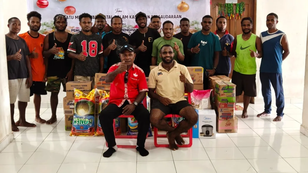 Ondofolo Yoka Bagikan Sembako Natal Presiden, Mahasiswa: Kami Siap Berkolaborasi