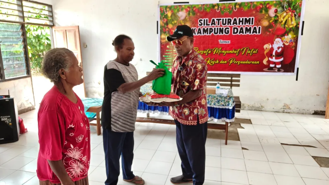 Kampung Yoka Terima Sembako Natal dari Presiden, Warga: Dari Presiden ke Presiden Baru Kali Ini Terjadi