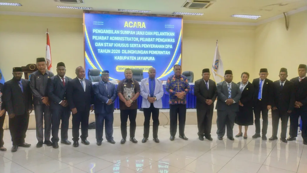 Bupati Jayapura Lantik 2 Staf Khusus untuk Bantu Perumusan Kebijakan Daerah