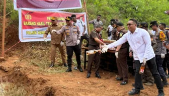 Polresta Jayapura Musnahkan 840 Botol Miras Ilegal Senilai Ratusan Juta Rupiah