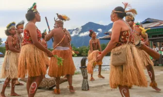 Menuju Festival Budaya 14-16 April, Masyarakat Kampung Yobeh Gelar Hunting Foto Spot dan Tarian